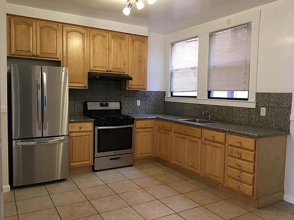 5th image of 2240 Greenwich St