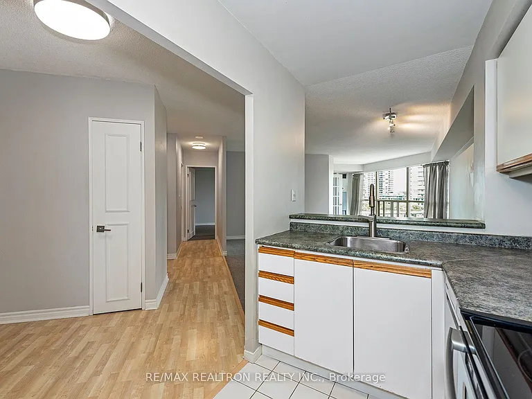 2261 Lake Shore Blvd W #1012 — Photo 9