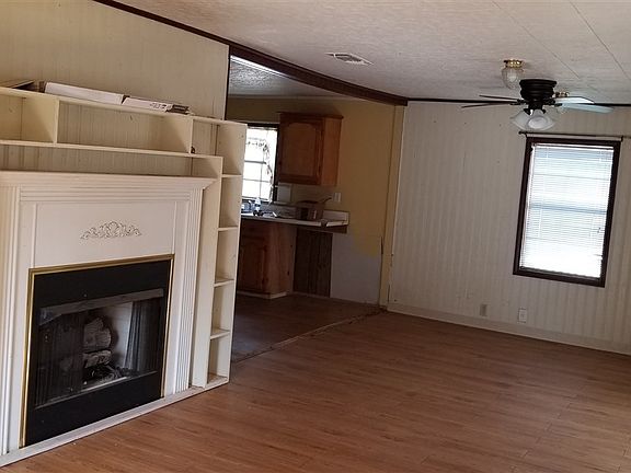 2nd image of 906 Scott Ave