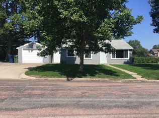 321 8th Ave NE, Watertown, SD 57201