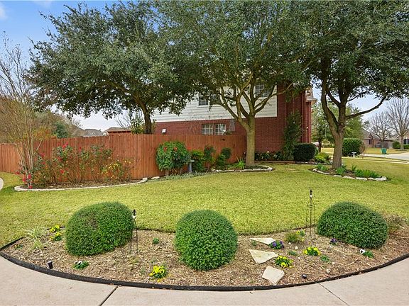 4th image of 409 Bellaire Oaks Dr