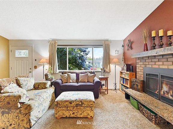 3rd image of 637 NW Fairhaven Dr