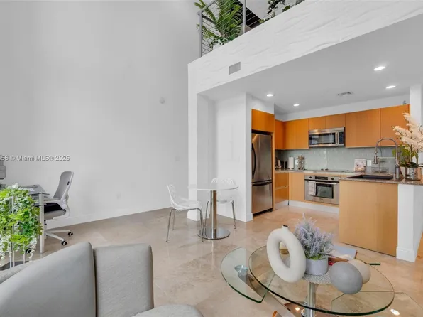 1050 Brickell Ave APT 2416, Miami, FL 33131