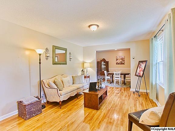 4th image of 6626 Robinhood Ln NW