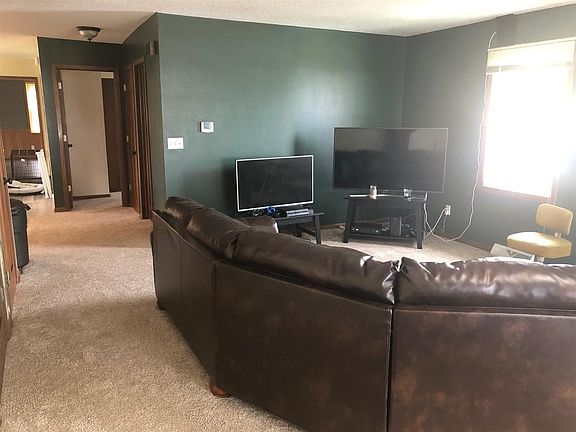 4th image of 111 Otter St
