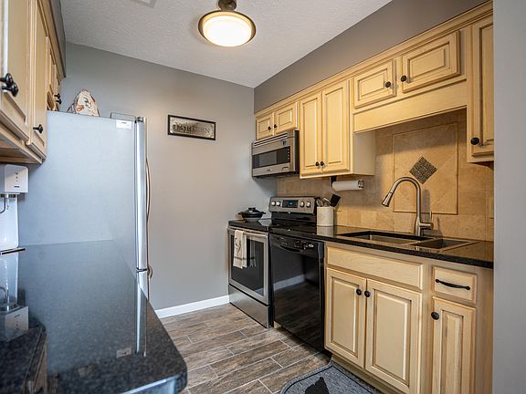 5th image of 289 Shoreline Marina Cir Unit 211
