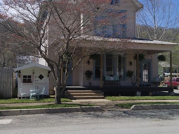 2nd image of 700 2nd Ave