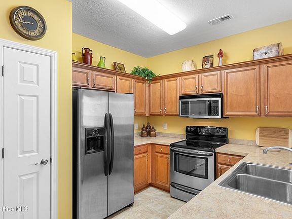 5th image of 4102 Pinehurst Circle Apt 1i