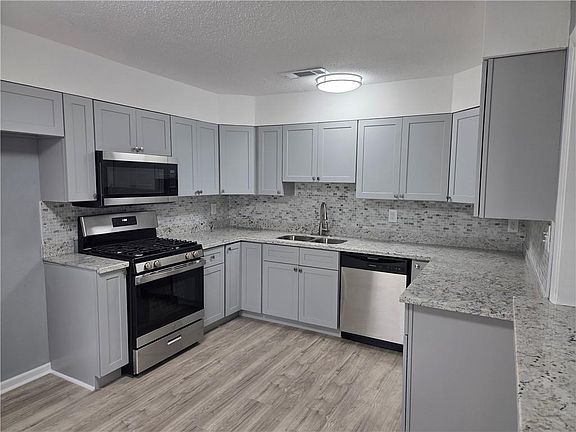 4th image of 2617 Colorado Dr