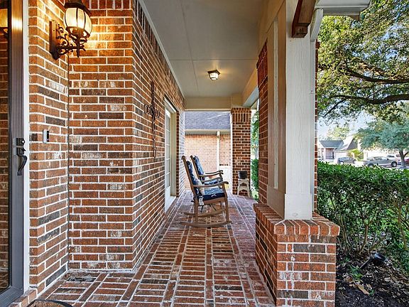 3rd image of 194 Maple Grove Dr