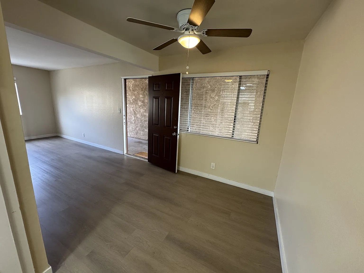 16142 Parkside Ln — Photo 2