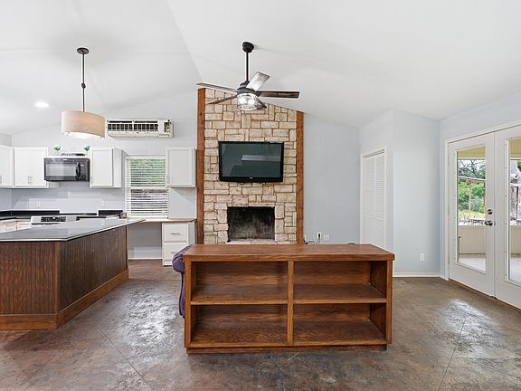 5th image of 542 W Lake Dr
