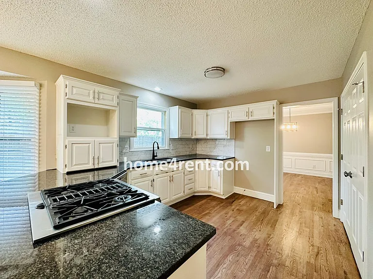 902 Sherman Pkwy — Photo 16