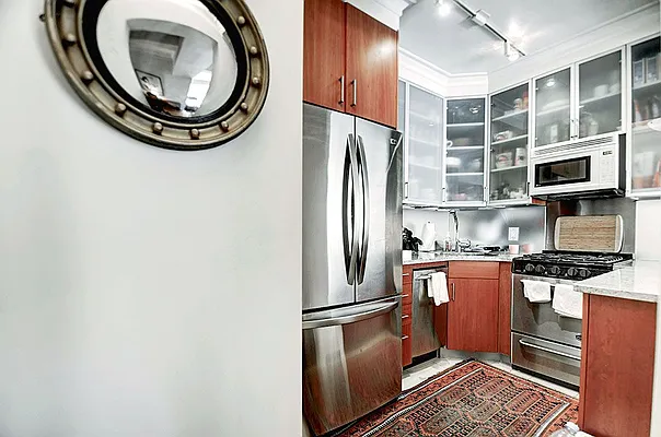 Rented by Urbane Brokerage | media 22