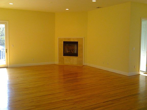 Living Room w/fireplace