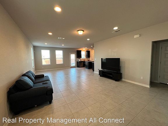 4th image of 1125 Kimblewick Dr #B