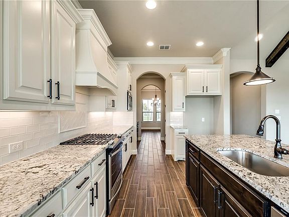 3rd image of 4101 Bluff View Dr