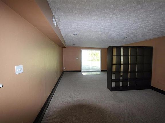 3rd image of 11092 Corine Ave
