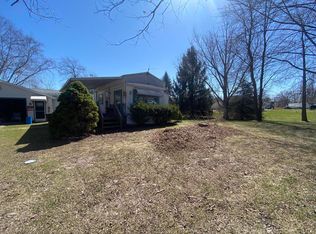 942 Shaw Rd, Casnovia, MI 49318