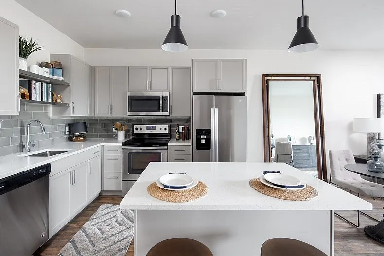 1 bed, 714 sqft, $2,470 — Photo 1