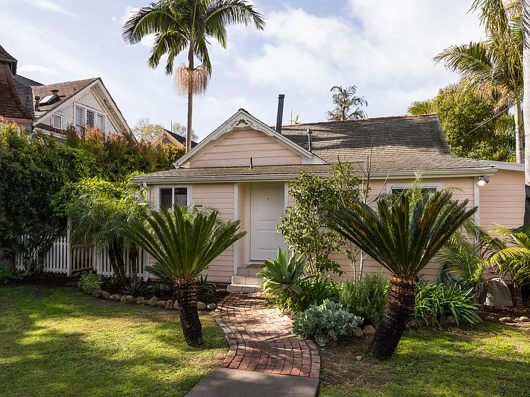 1125 De La Vina St #B — Photo 1