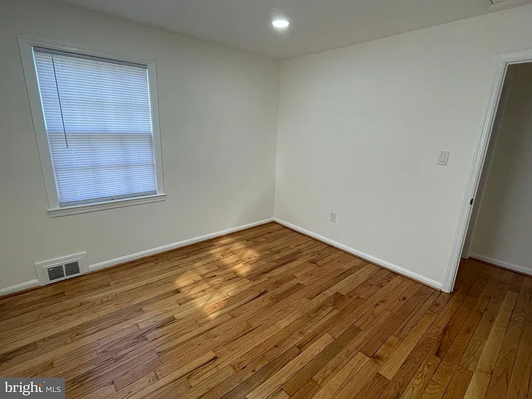 2924 Marshall St — Photo 27