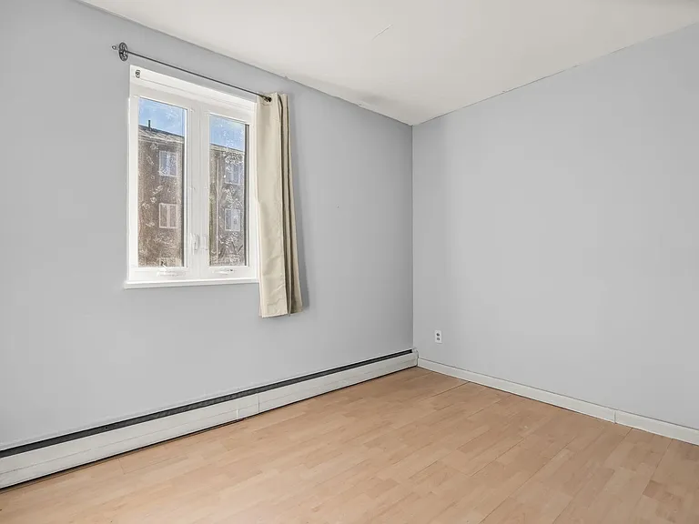 133 Warren St #3 — Photo 9