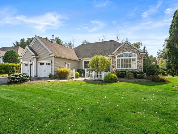 2nd image of 12 Silver Brook Ln