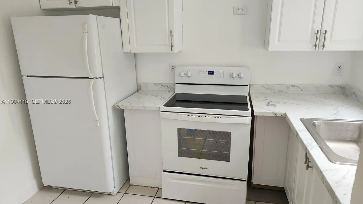 Building Photo - 4108 Riverside Dr #2