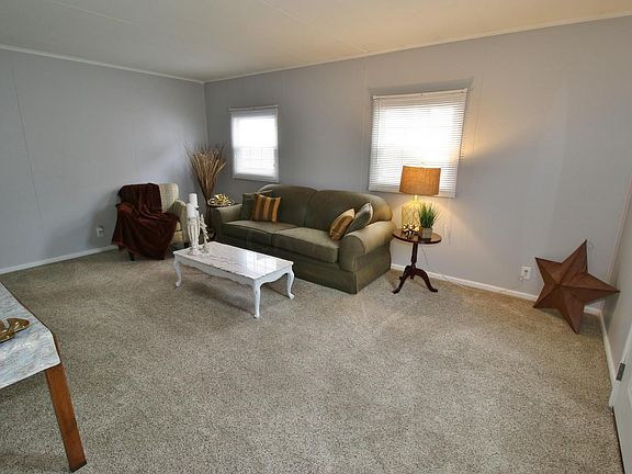 4th image of 527 Winton Ave