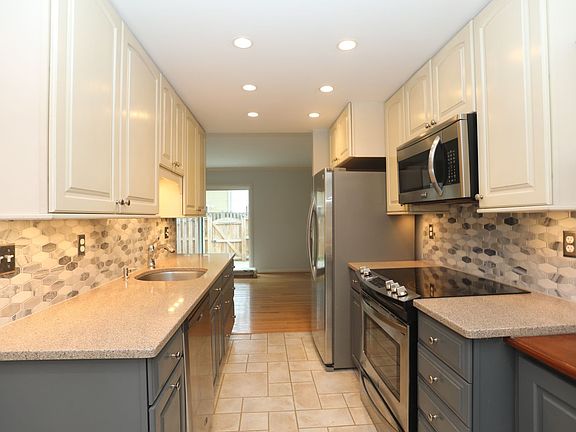 4th image of 1759 Sharwood Pl