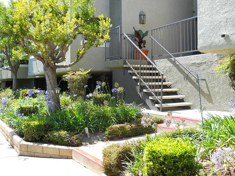 Yorktown Apartments — Photo 37