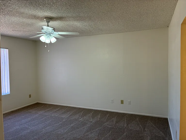 3672 W Oakland St — Photo 17