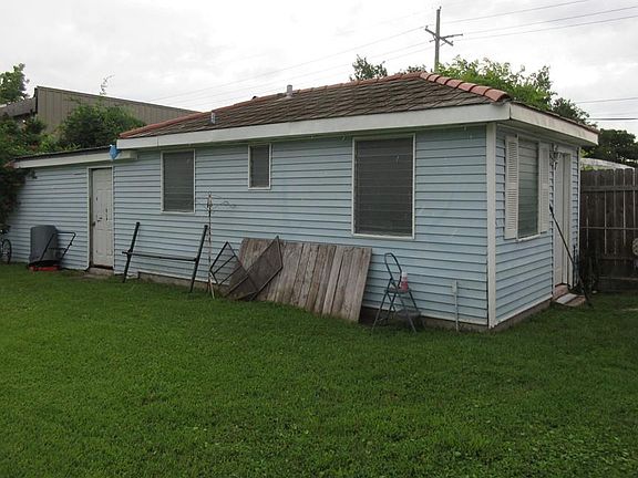 2nd image of 205 Mandarin St