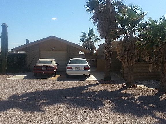 Front of house / garage