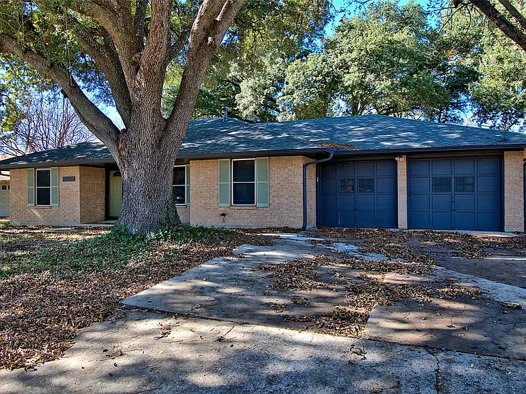 9202 Quail Meadow Dr — Photo 1