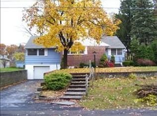 17 Shady Ln, Albany, NY 12203