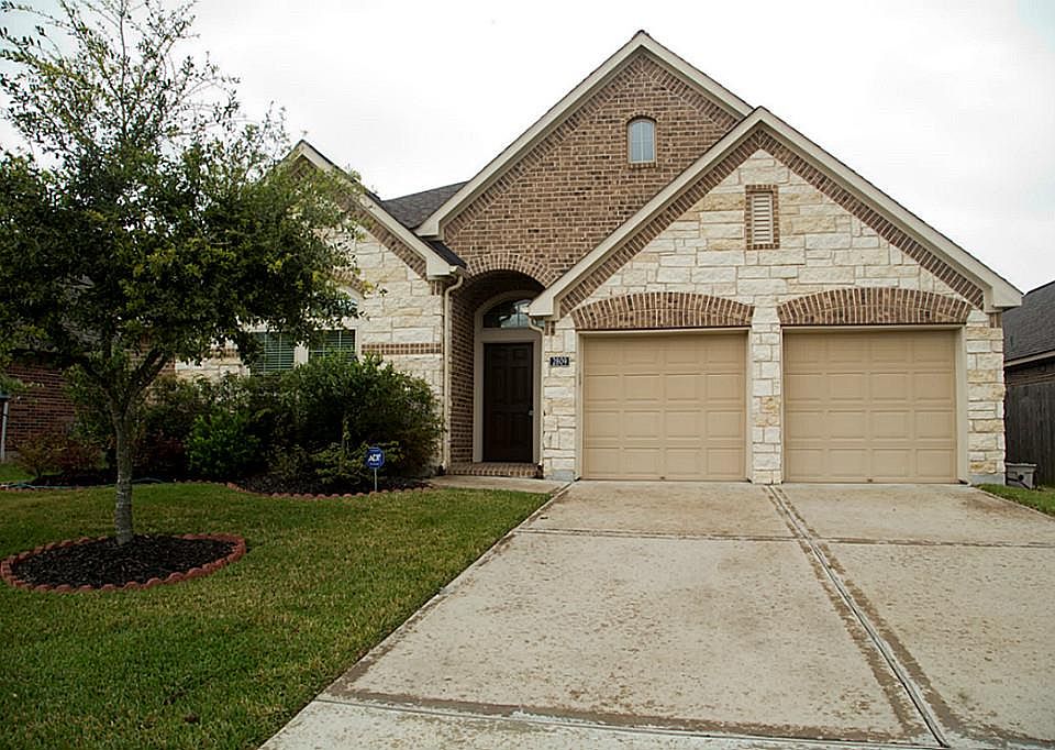 1st image of 2809 Field Hollow Dr