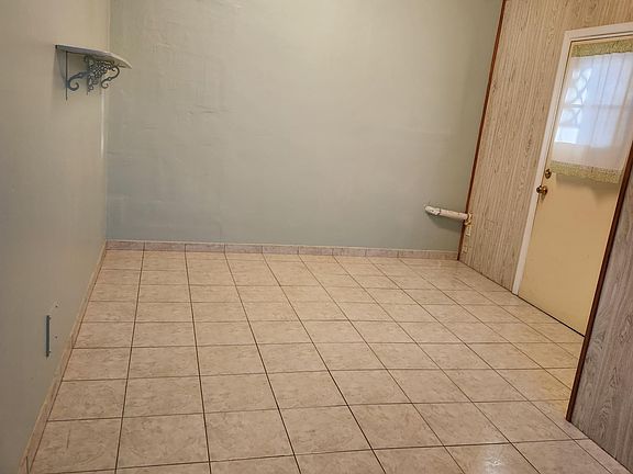 2nd image of 305 SE Abeto Ln #2