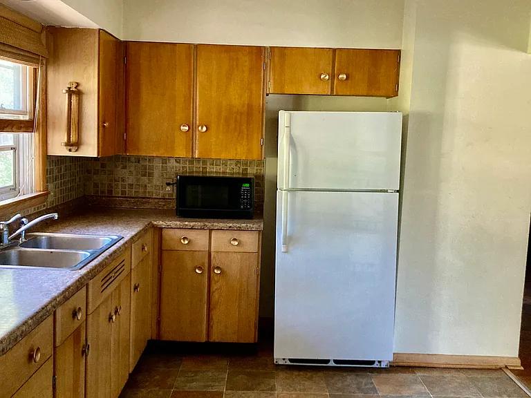 2419 Maple Ave — Photo 7