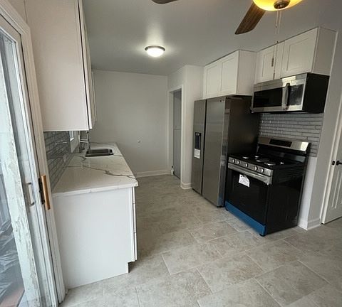 4th image of 9739 Oak Park Ave