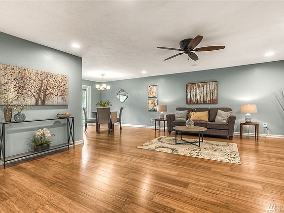 LARGE living room with bamboo hardwoods. Ceiling fan and adjacent to the dining room for ease of entertaining. 