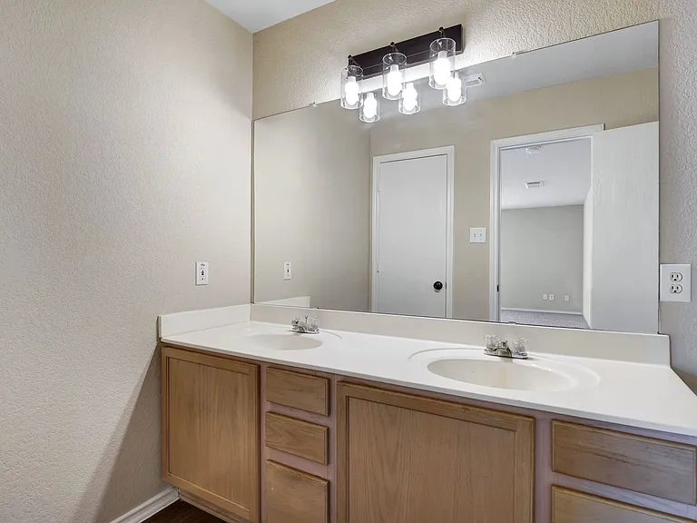 10331 Manor Crk — Photo 19