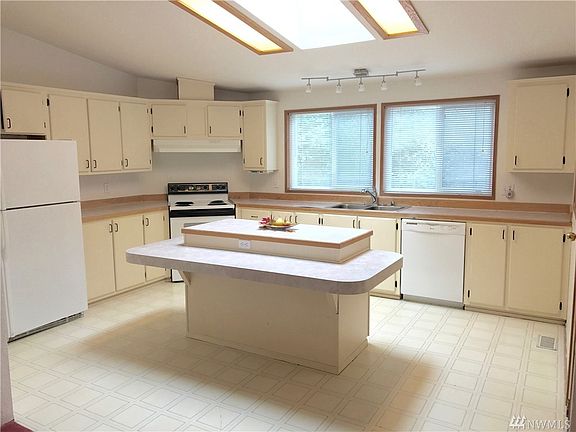 3rd image of 12018 Island Dr #Ai