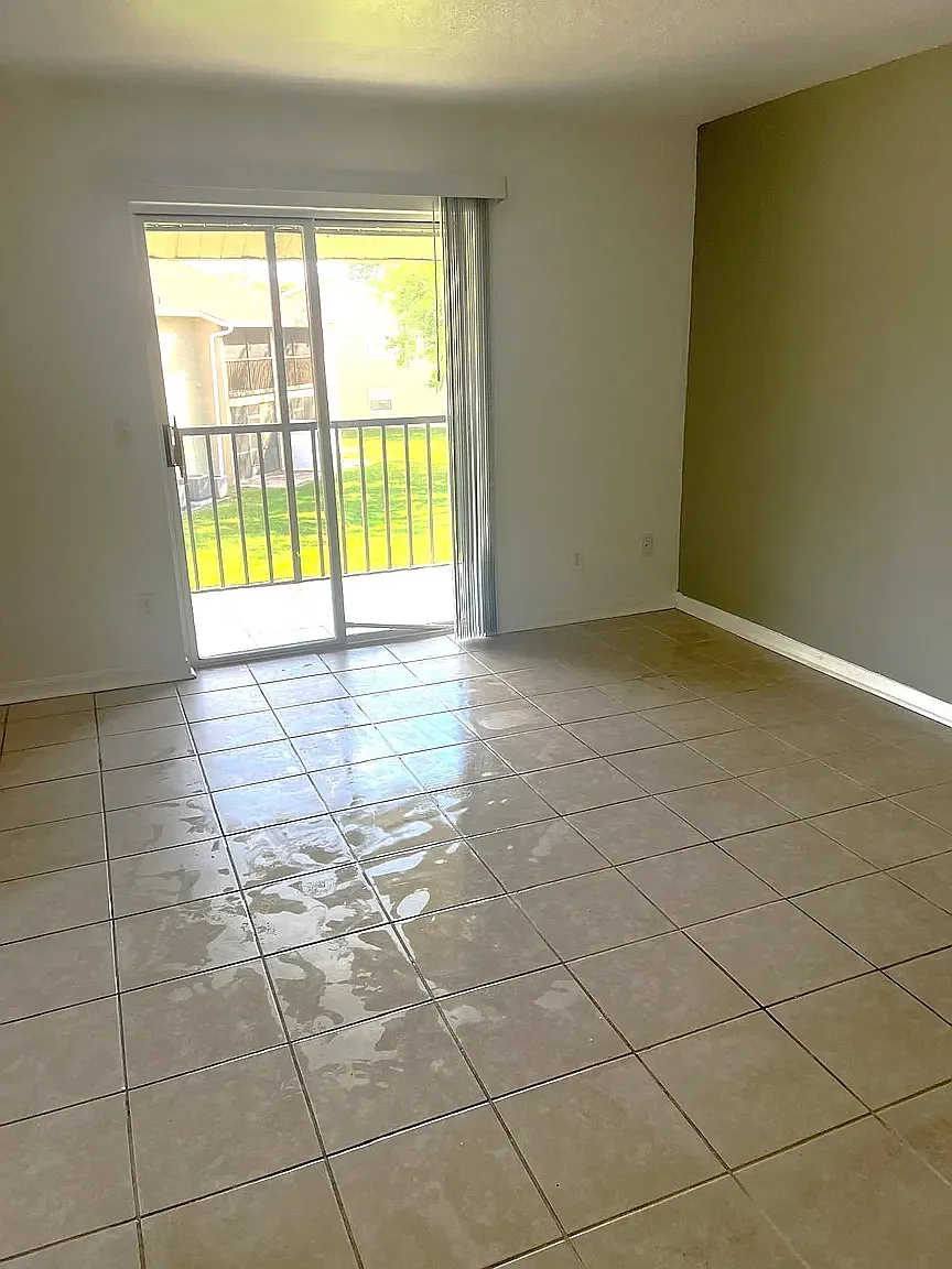 2 bed, 876 sqft, $1,600 — Photo 3