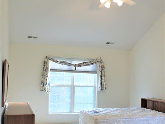 5th image of 596 Daleview Dr