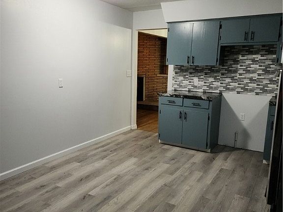 3rd image of 7800 Summerset Dr