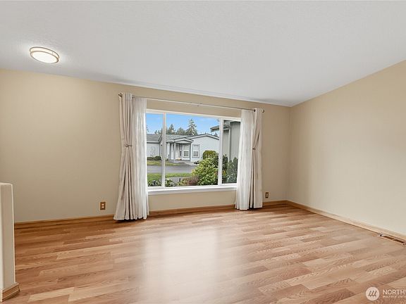 4th image of 1904 177th Street Ct E #32