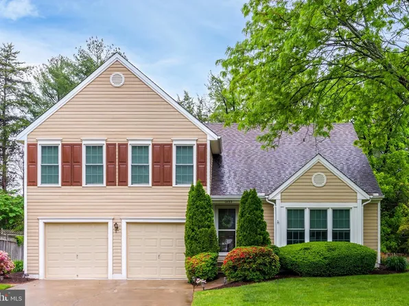 1452 Hawks Nest Ct, Herndon, VA 20170