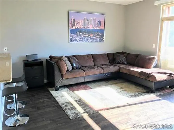 1 bed, 781 sqft, $2,695 — Photo 2